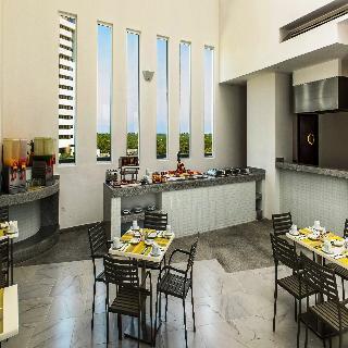 Krystal Urban Cancun & Beach Club Exterior photo