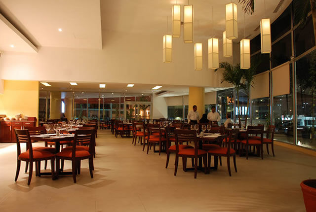 Krystal Urban Cancun & Beach Club Exterior photo